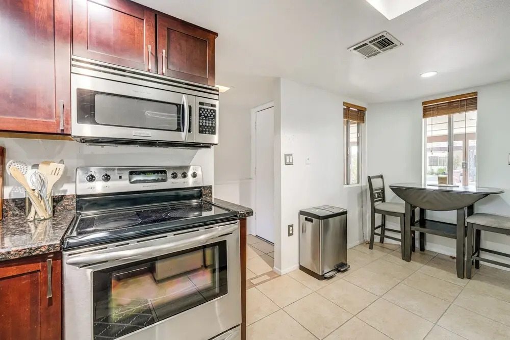 Furnished Patio, Pool Access! Scottsdale Retreat