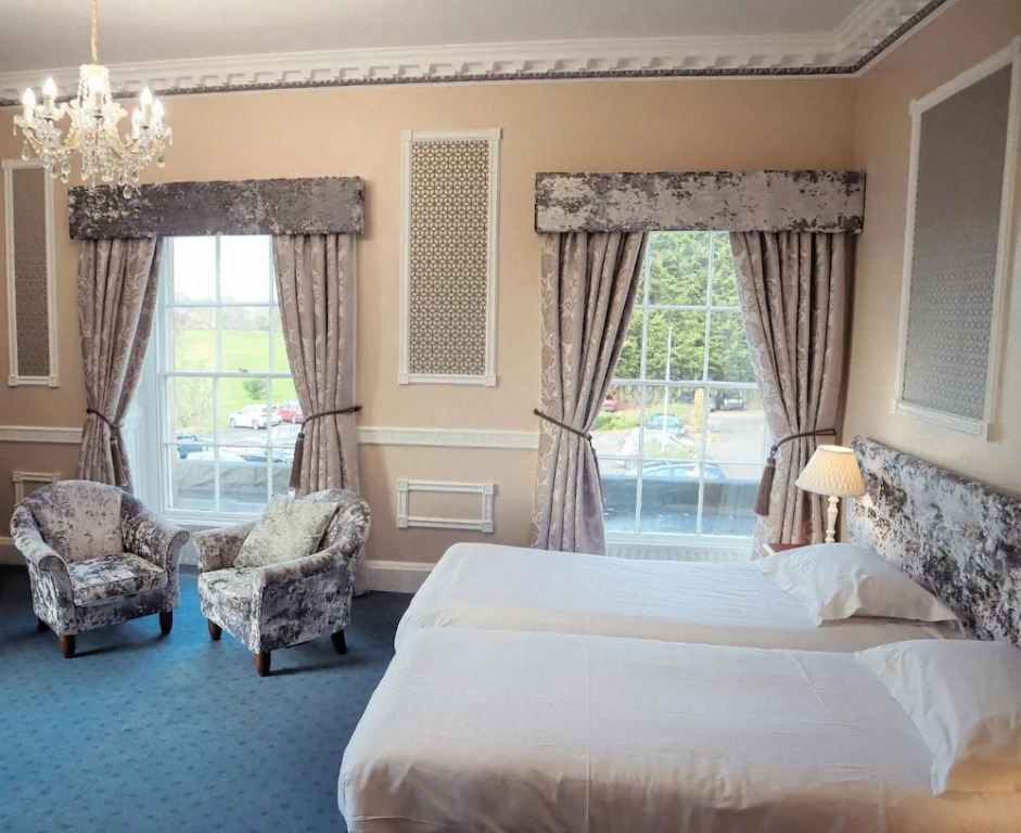 Shaw Hill Hotel Golf And Country Club
