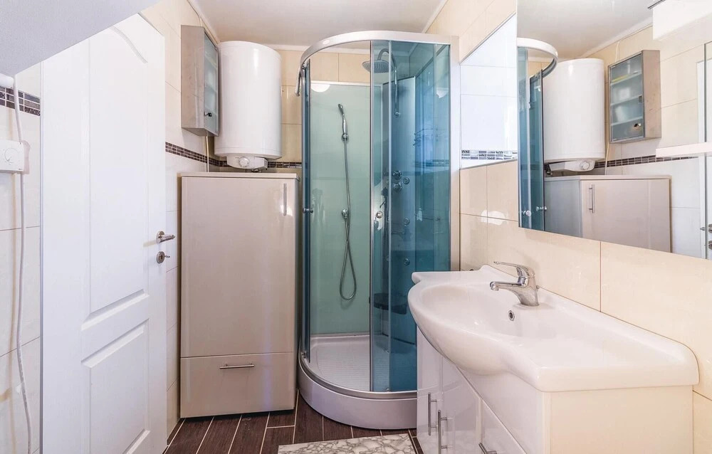 Three-Bedroom Holiday Home In Pomer