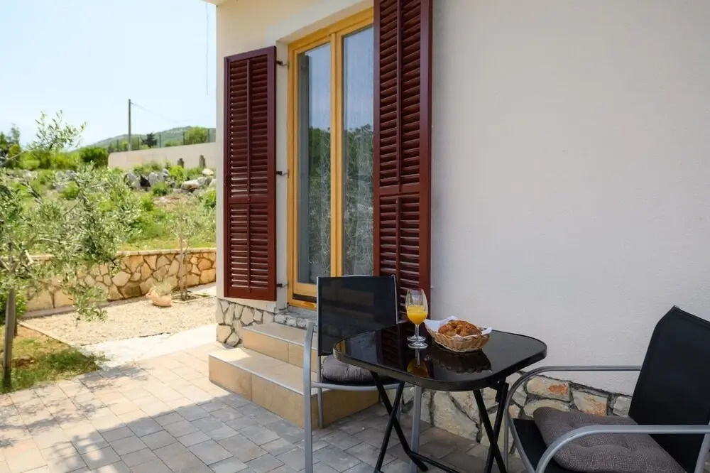 Studio in Drenje Near Beaches & Heated Pool