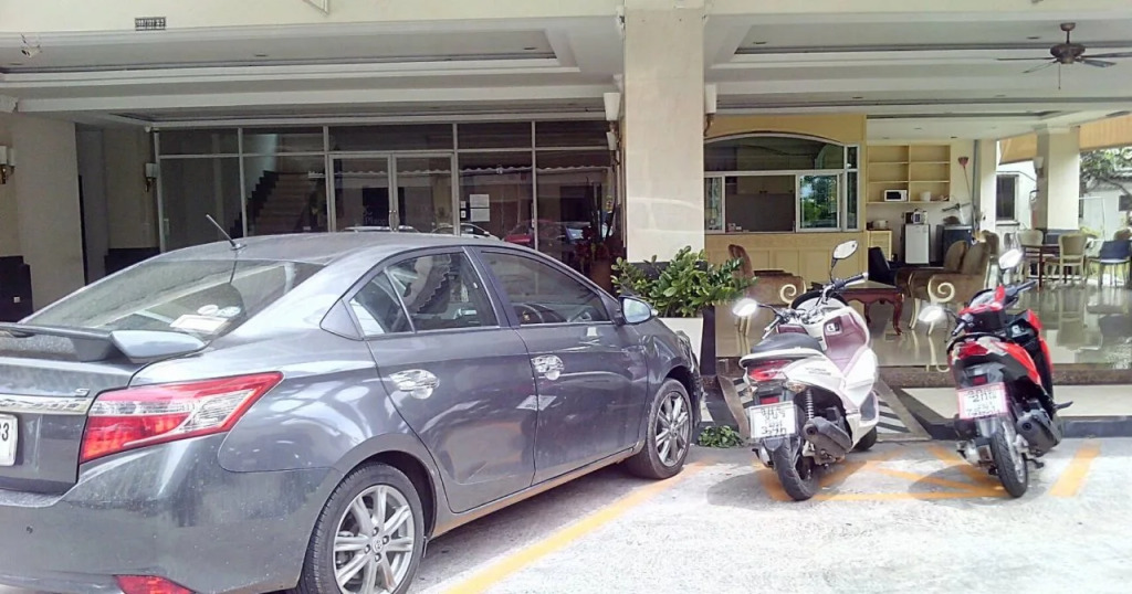 LK Pearl Place