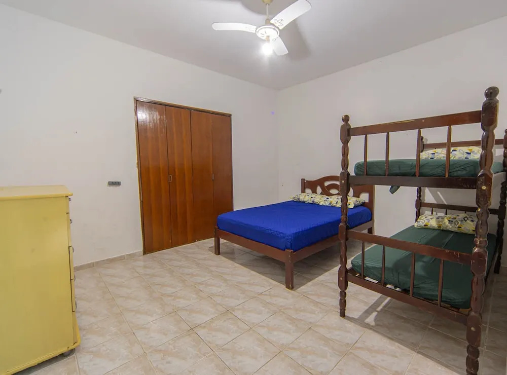 Casa com Piscina e Garagem a 550m da Praia