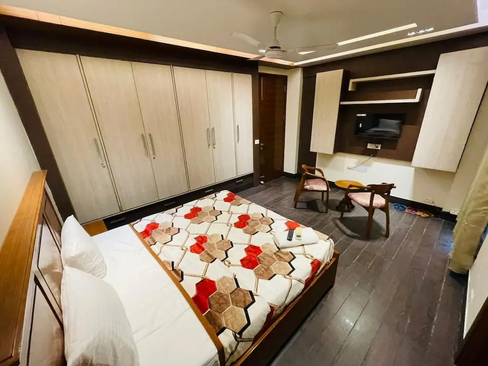 Fortune Home Service Apartment 4Bhk D163