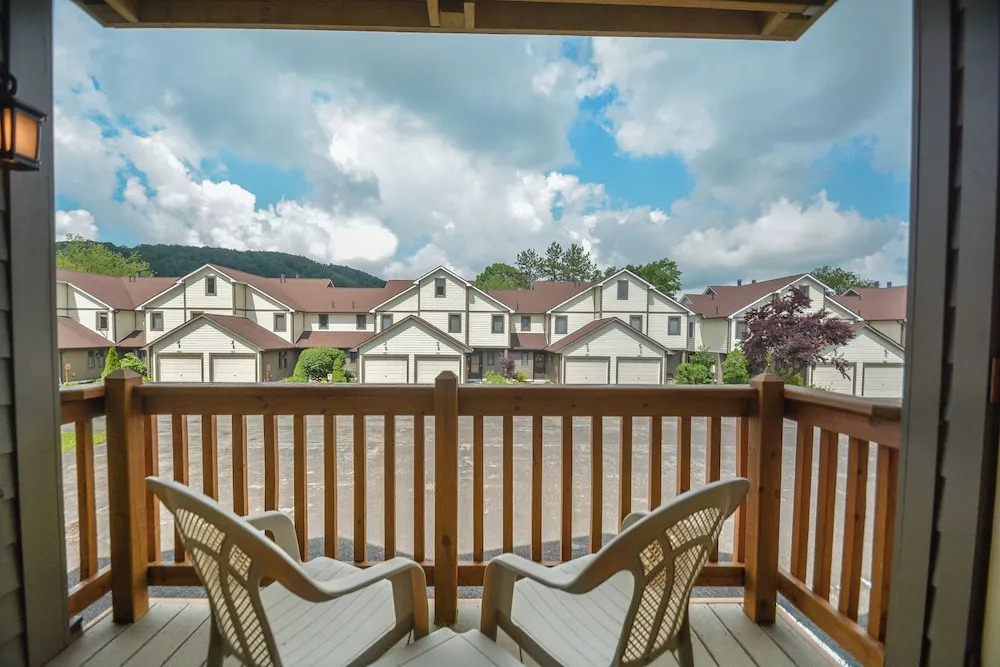 Ski Harbor 45 by Taylor Made Deep Creek