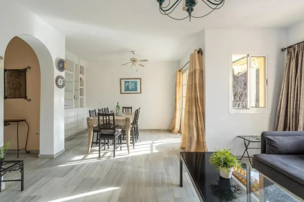 Las Flores 5 - Large townhouse