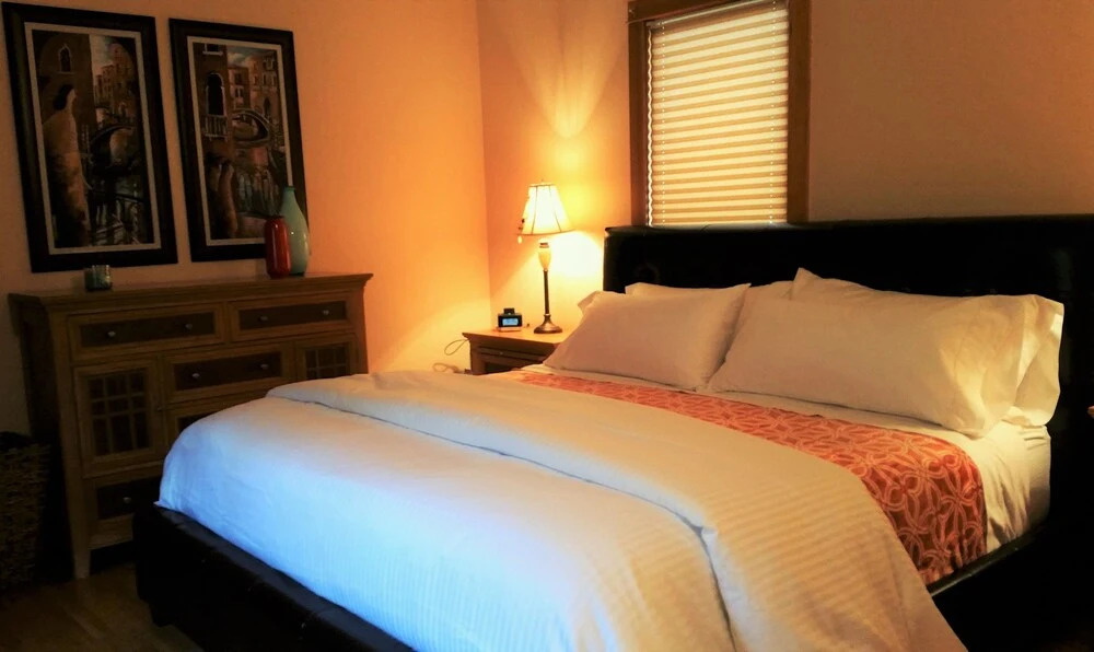Geneva Garden Bungalow - Two Bedroom Home
