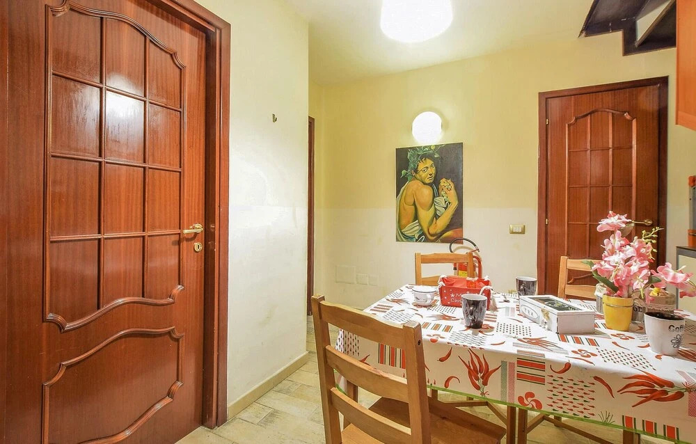 Stunning Apartment in Napoli With Wifi and 2 Bedrooms