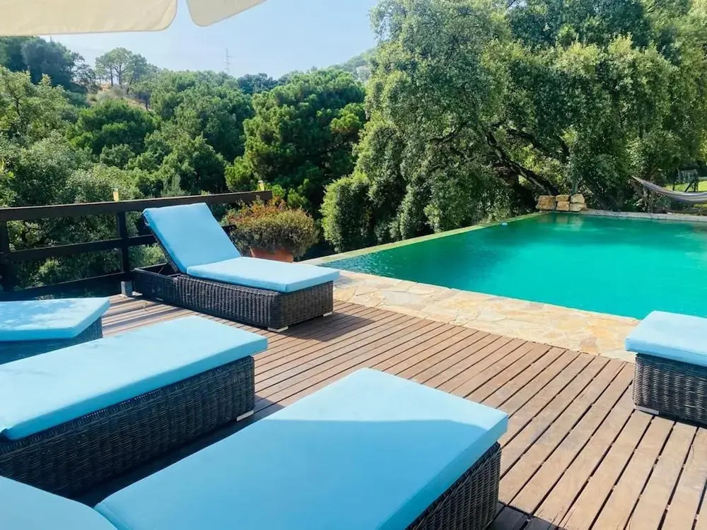 Luxury Villa - Sleeps up to 8 & Infinity Pool