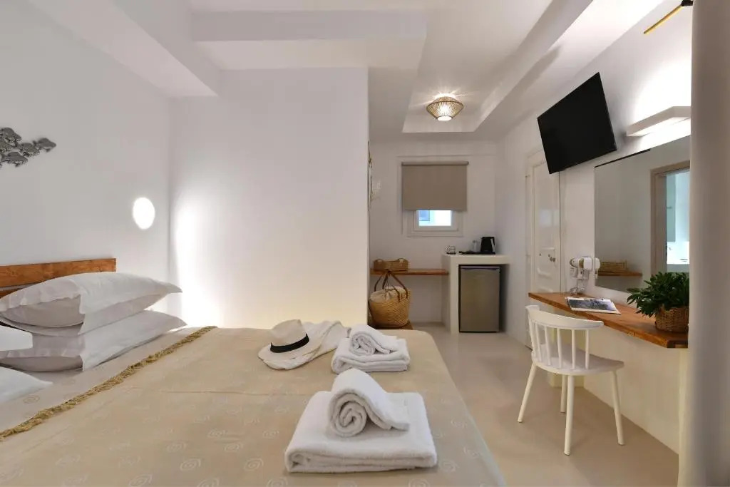 Ammos Luxury Rooms & Home