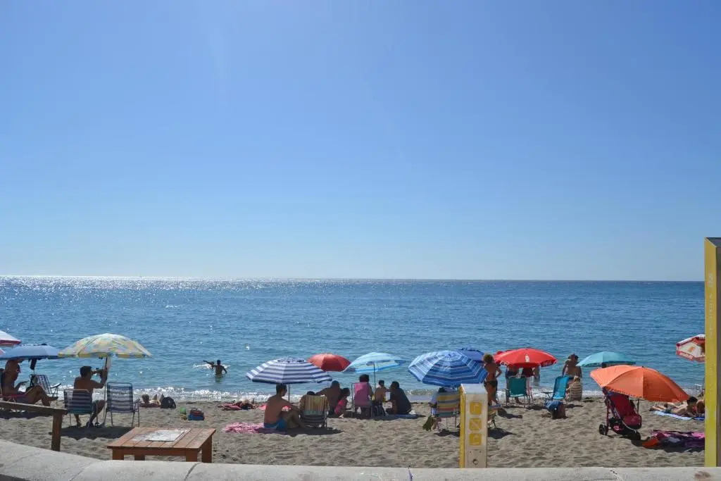 2 BEDROOM 2 BATHROOM APARTMENT in the heart of Fuengirola with big terrace and free parking space close to beach