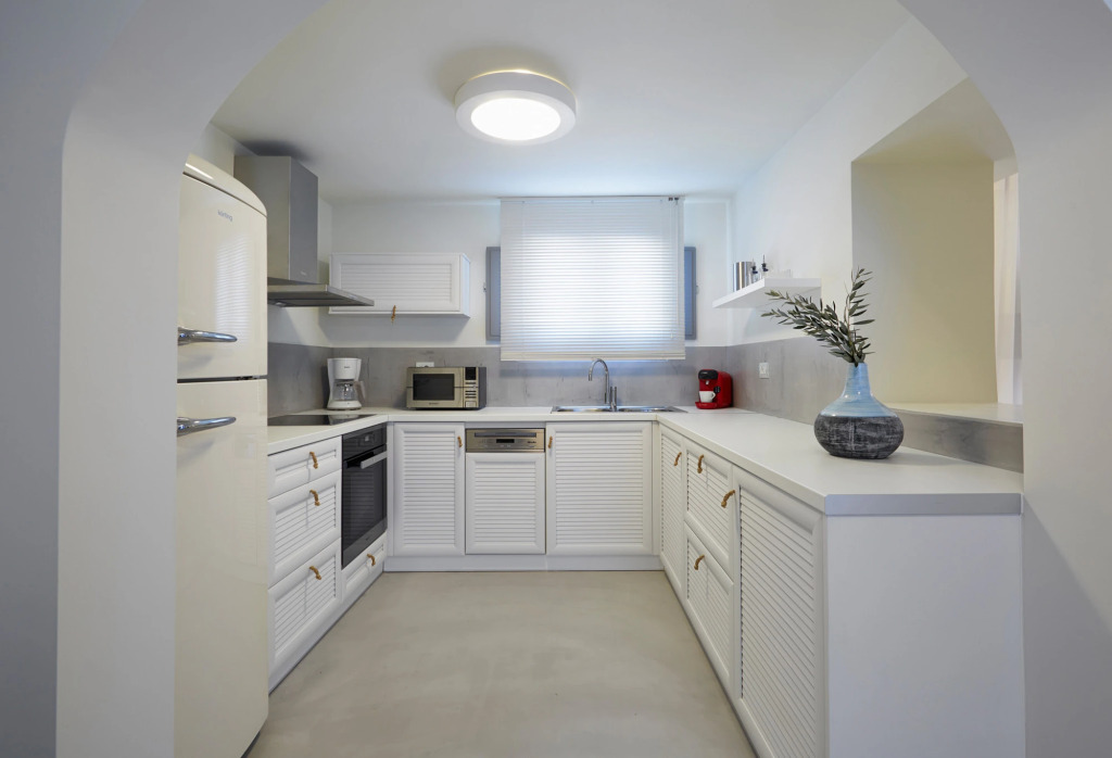 2 Bedroom Eolia Kamari Villa 100m2 with Private Heated Pool