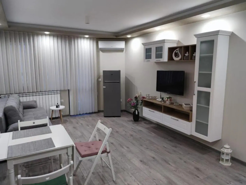 Flowers Apartment