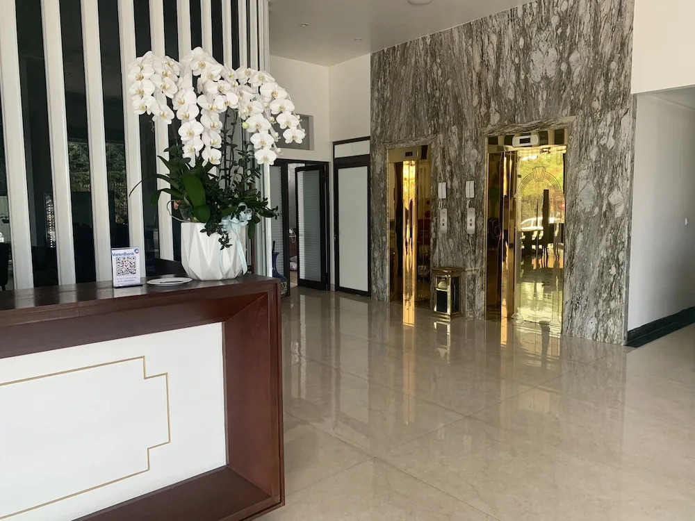 Lotus Hotel & Apartment