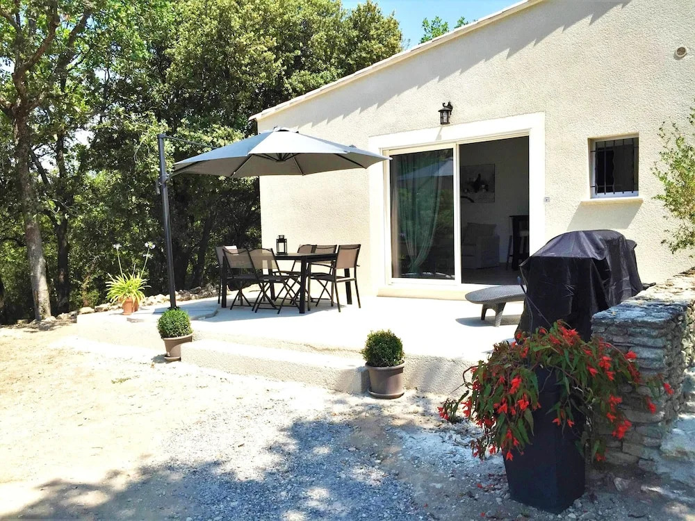 House With 2 Bedrooms in Venasque, With Wonderful Mountain View, Pool