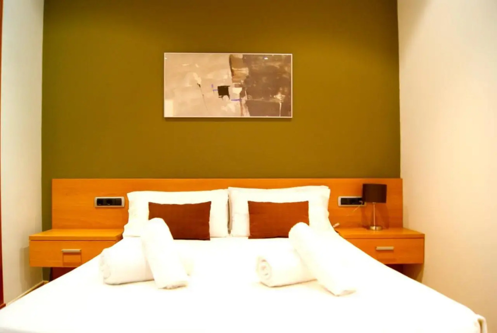 Places4stay Ramblas 2bd