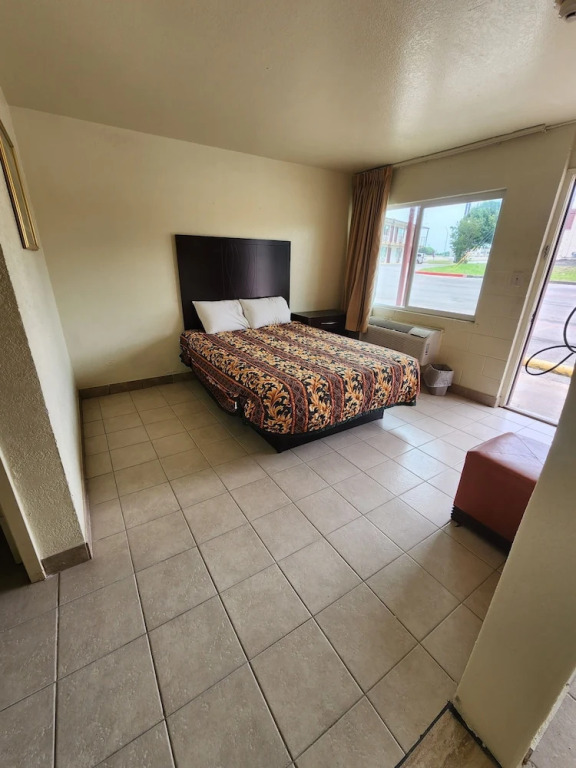 HomeTown Inn and Suites
