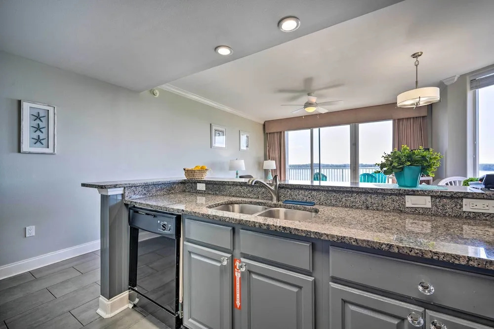~ 2 Mi to Disney & Universal: Orlando Resort Condo