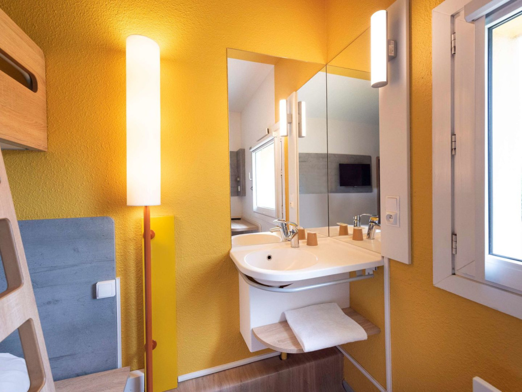 B&B HOTEL Nîmes Caissargues