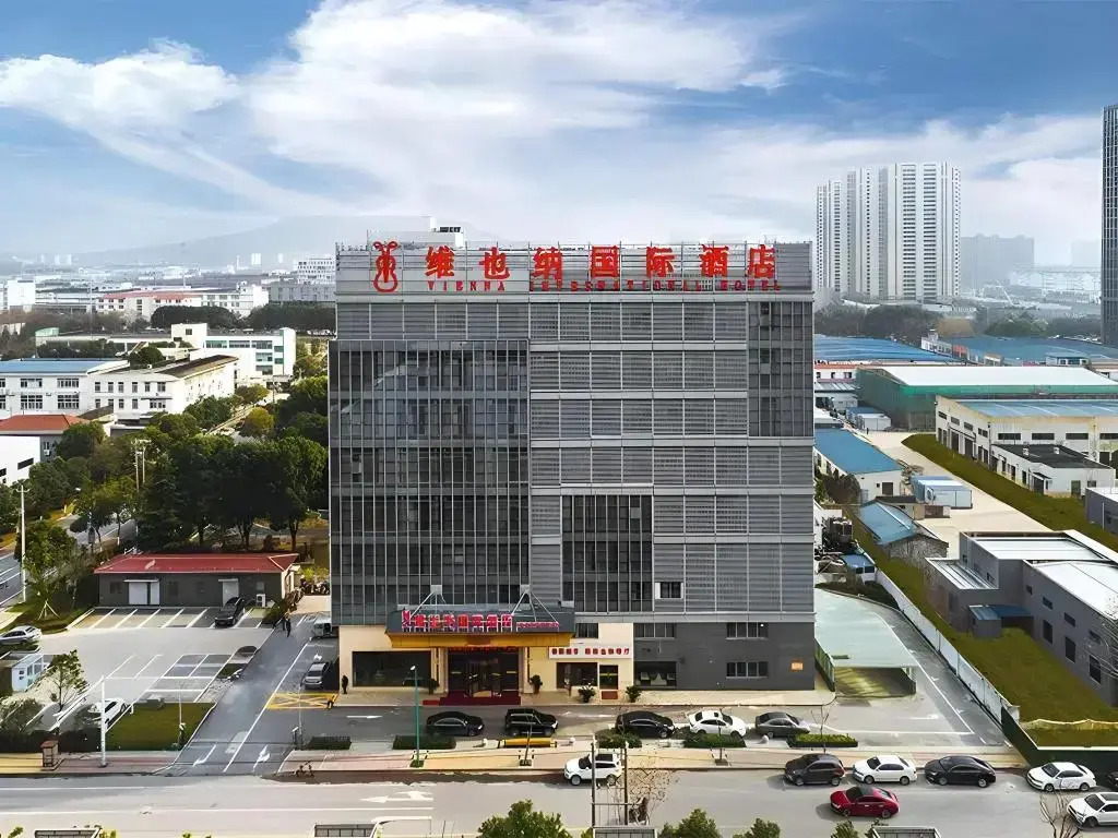 Vienna International Hotel (Nanjing Zhushan Road Metro Station)