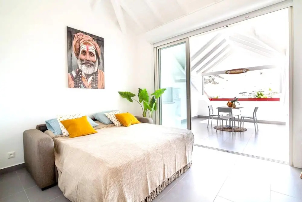 Studio in Cul-de-sac, With Wonderful Mountain View, Shared Pool and Furnished Terrace