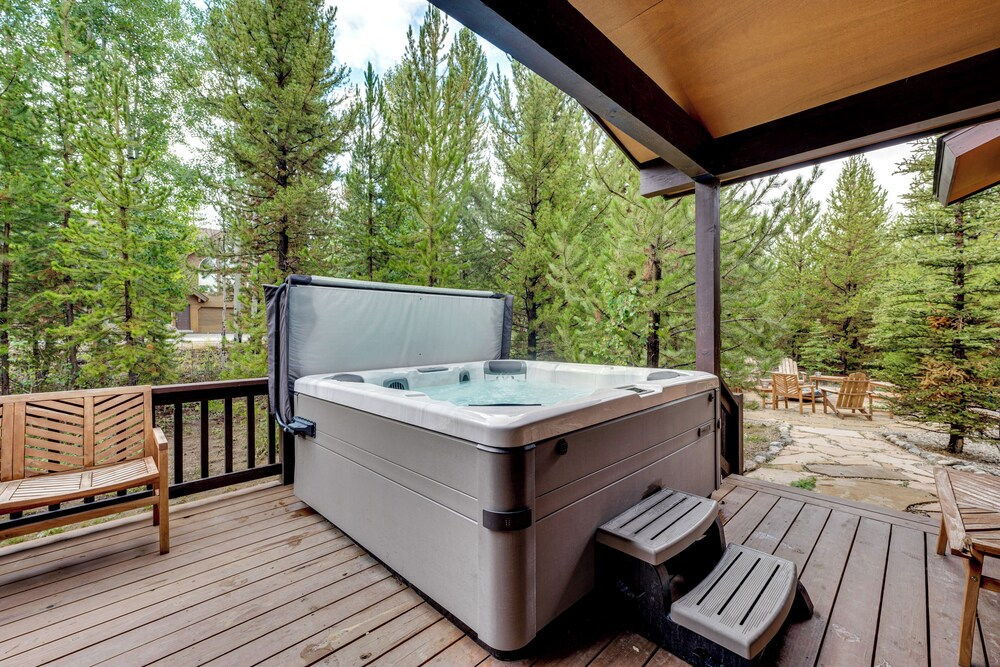 Mtn Escape w/ Hot Tub, By Trails in Grand Lake!