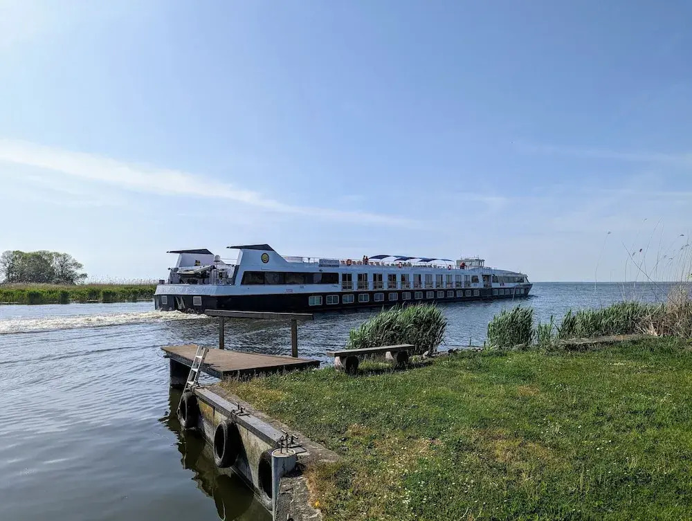 Waterfront Bliss for 2 Guests