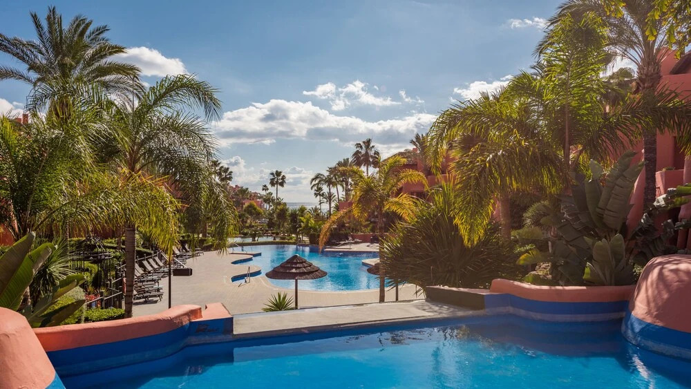 2 Bedrooms Apartment Frontline Beach