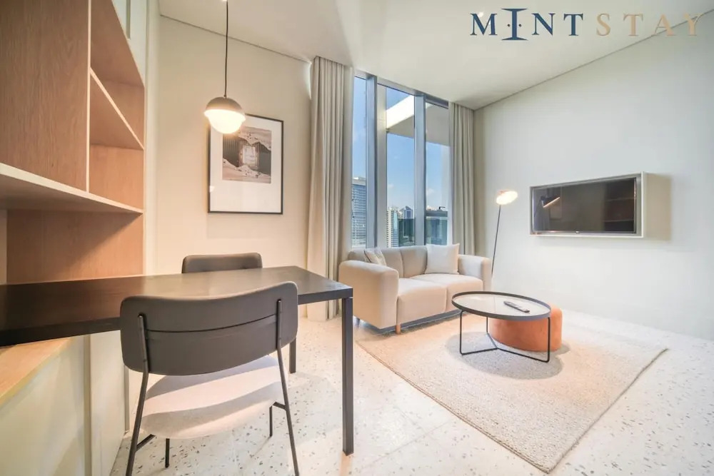 Chic Studio w Panoramic Burj Khalifa Views
