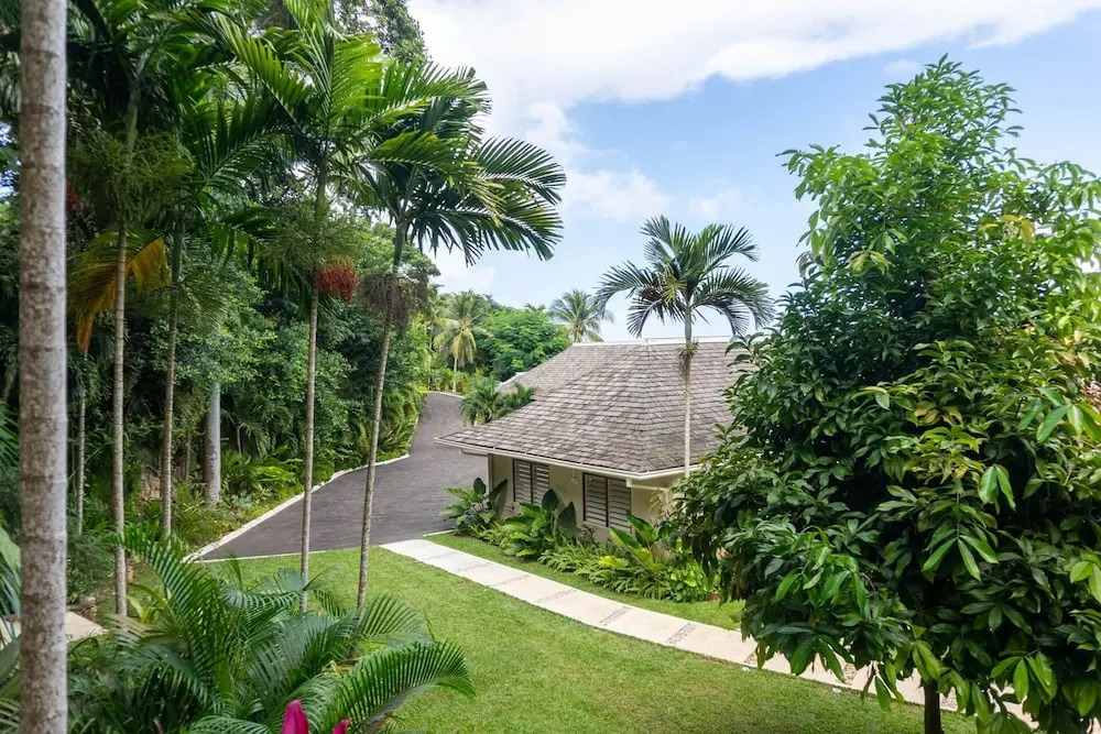 Secluded 3BR Garden Villa Pool Ocean Views