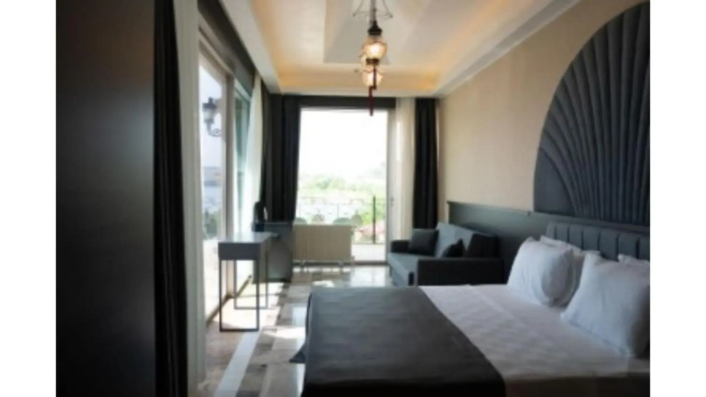 Kronos Hotel