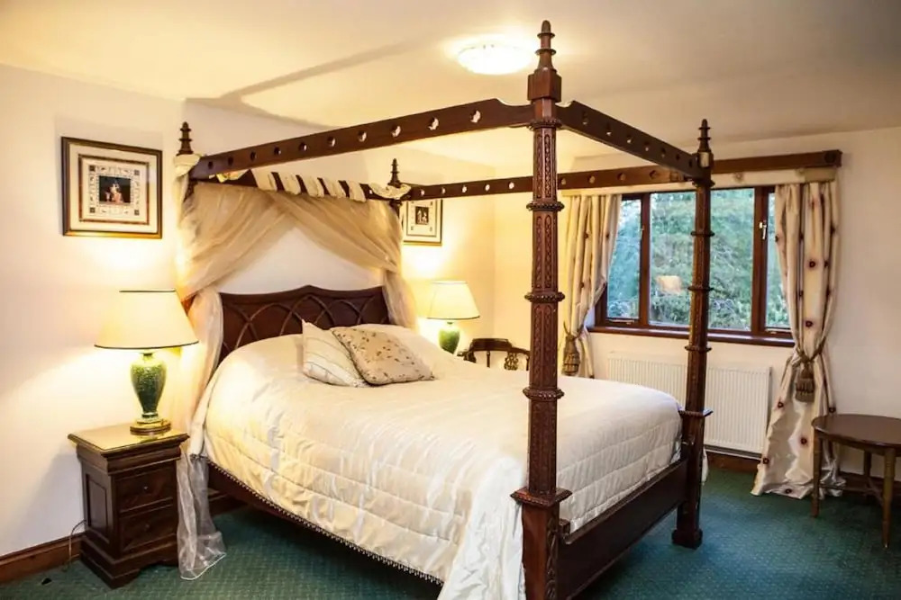 The Ravenswood