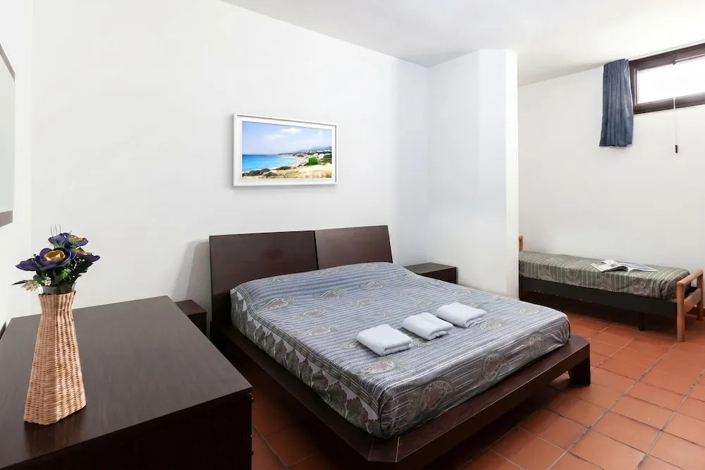 Villa Menhir with pool garden and tennis - Happy Rentals