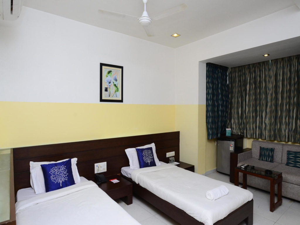 OYO 1030 Hotel Palm View Residency
