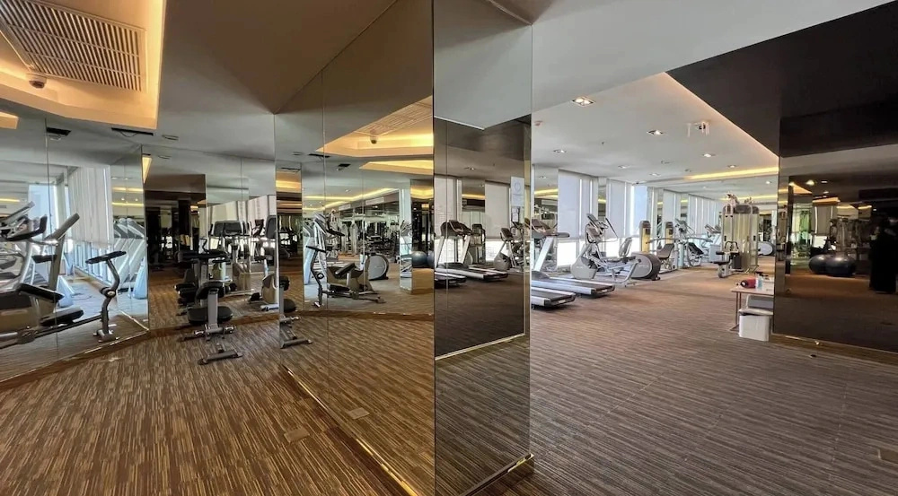 Free Airport Pick Up Rooftop Pool Gym Near BTS Emquartier Shopping City Center