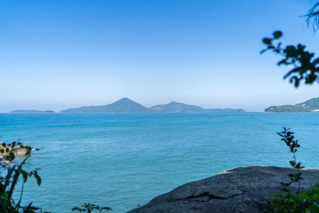 Casa luxuosa com 9 quartos e vista pro mar em Ubatuba, até 25 pessoas