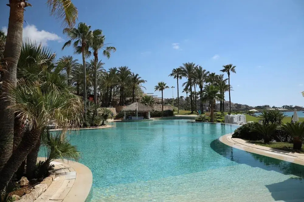 Laguava Resort