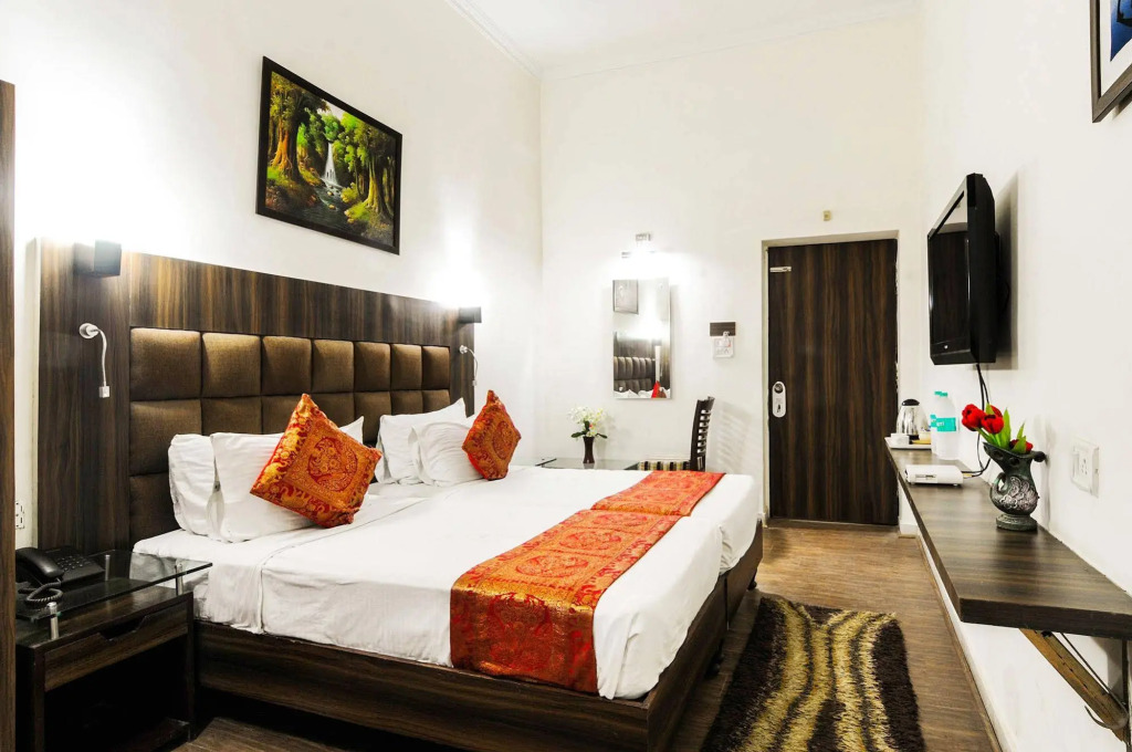 Zo Rooms VIP Road Kalakriti