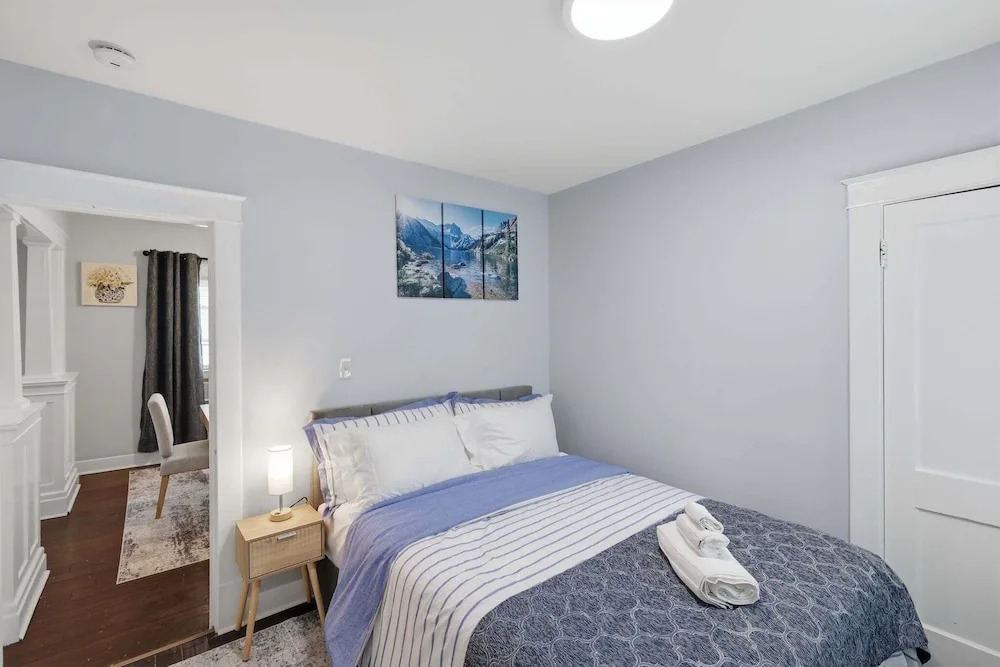 Modern Niagara Loft With Private Sunset Balcony 2 Bedroom Duplex