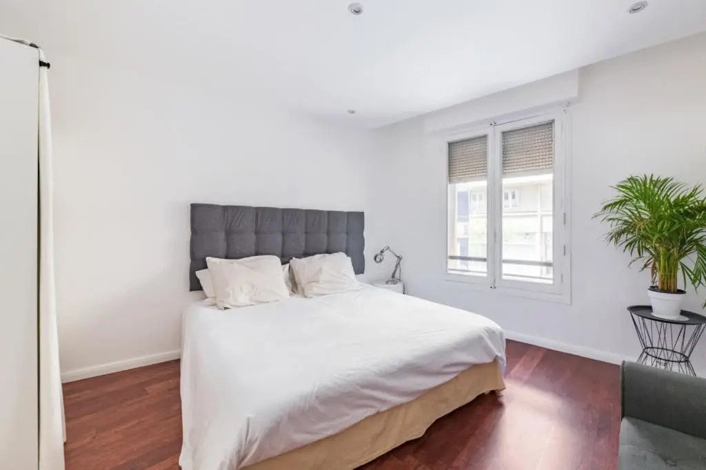 Bright 3br w AC and terrace near the train station in Marseille Welkeys