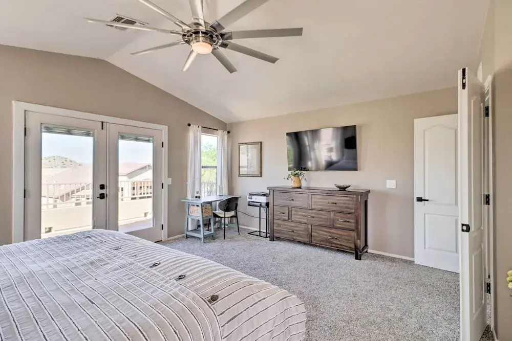 Complimentary Heated Pool: Goodyear Getaway!