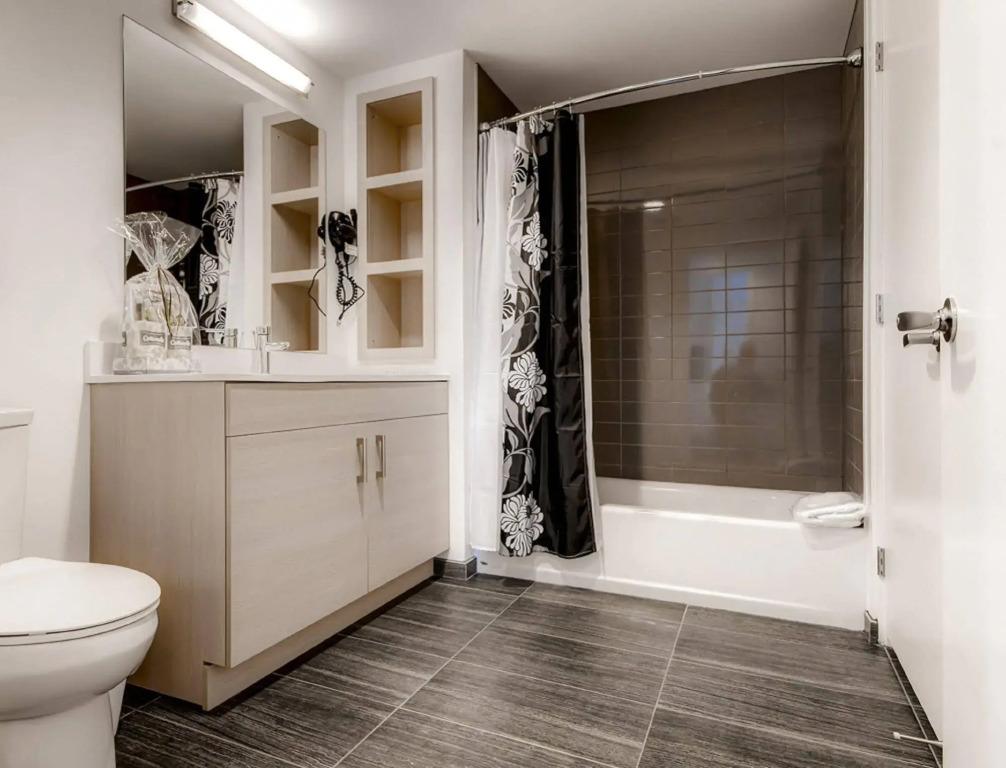 Global Luxury Suites at The Theatre District