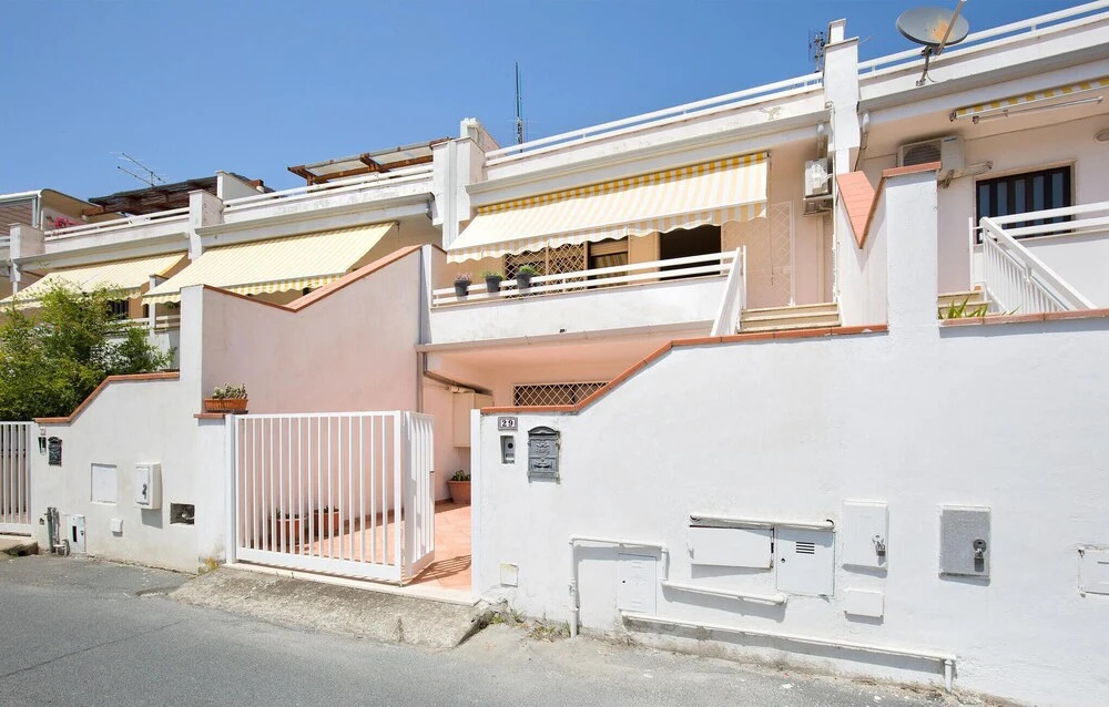 Stunning Home in Cetraro With 3 Bedrooms and Wifi