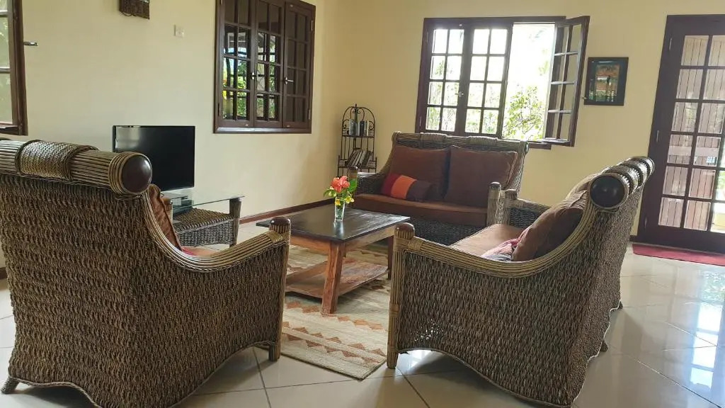 Villa - Sleeps 7 - Pool - Parking - Pets Ok