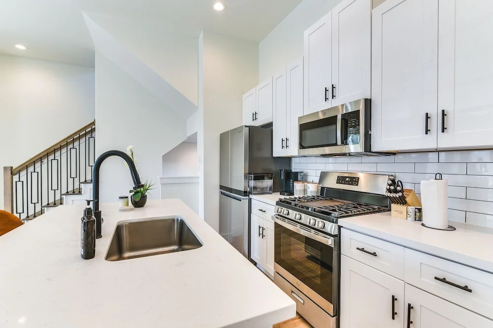 Houston Townhouse w/ Office & Home Gym