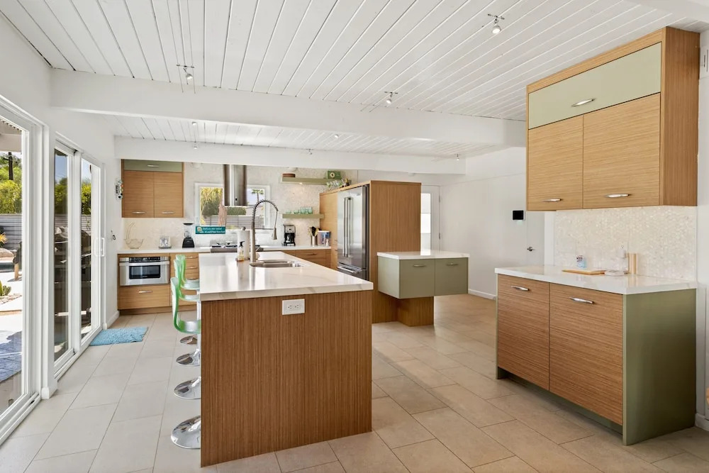 Mid Century Ranch - Private Resort-style Pool!