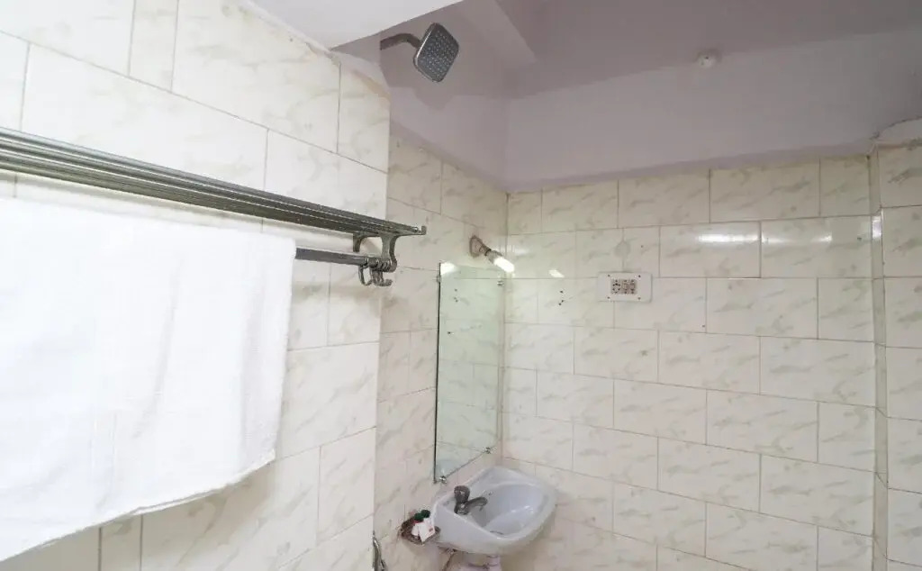 Parakh Palace By OYO Rooms