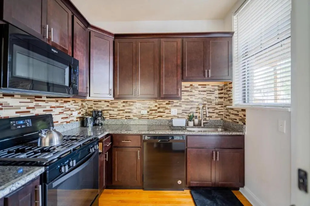 Classy 3BR 2BA Logan Square Apt with Free Parking
