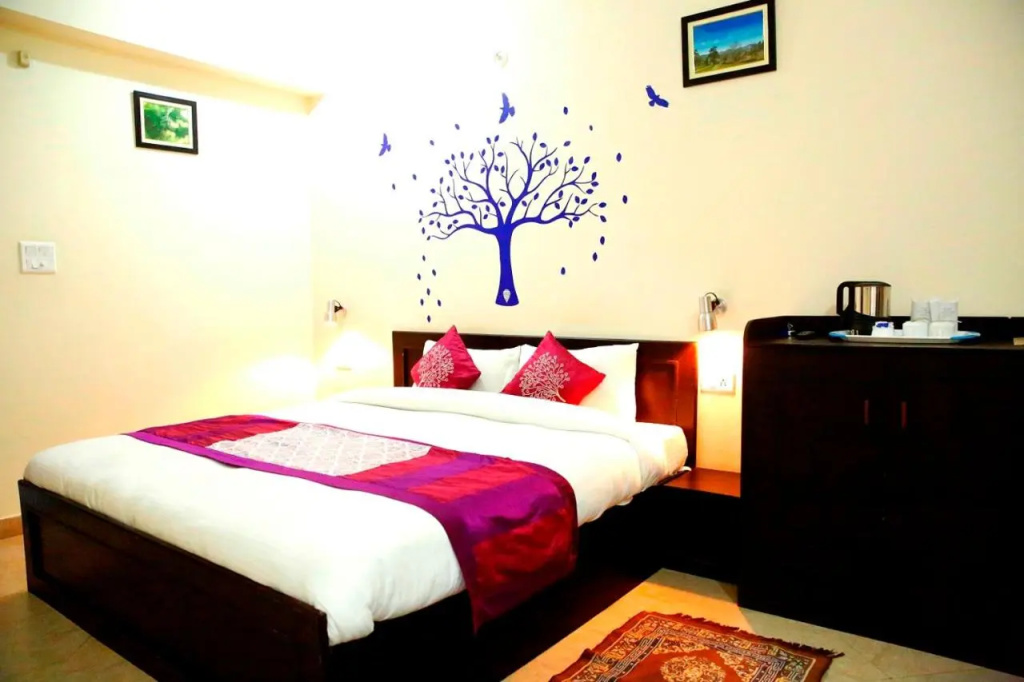 Hotel Avlokan - Near Kainchi Dham Mandir