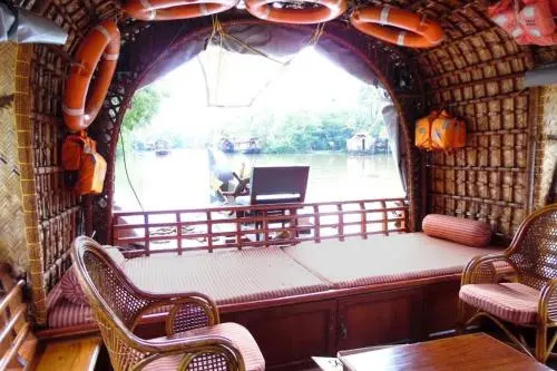 2 Bhk Houseboat In Kumarakom, By Guesthouser (8Ce2)