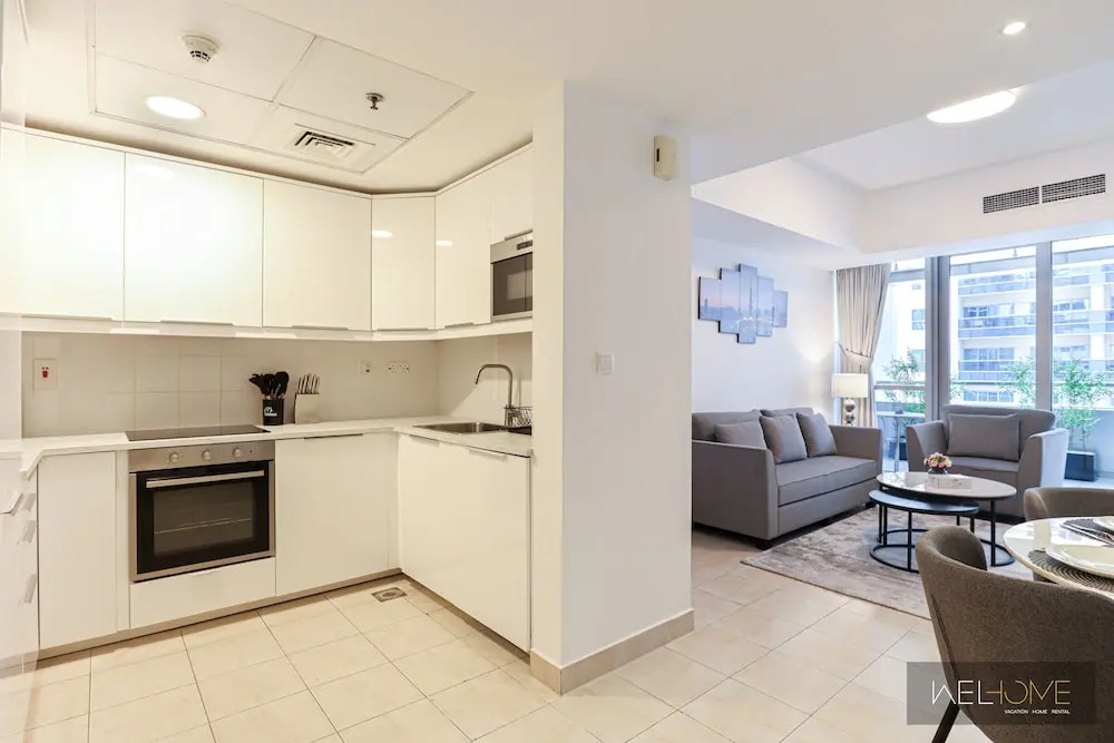 WelHome - Mesmerizing 1BR Apartment in Damac Waves A